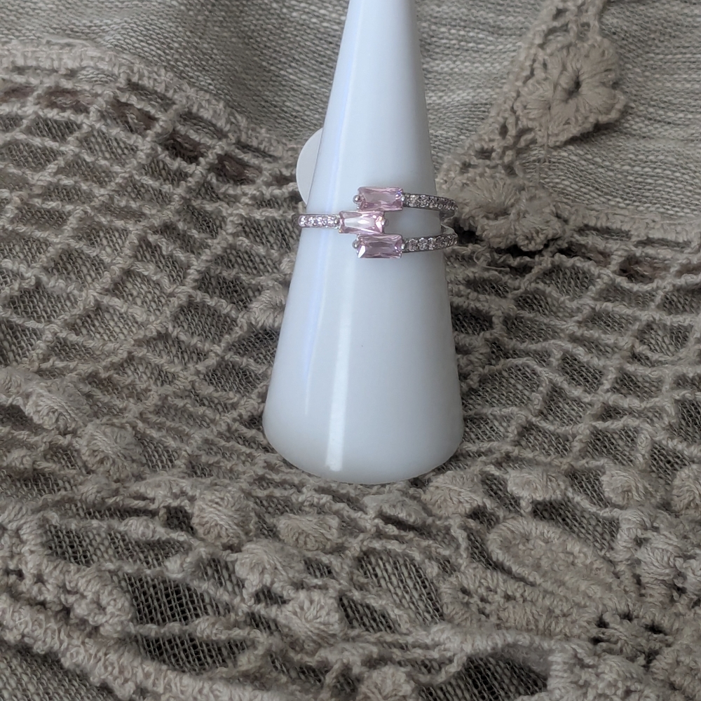 Elegant Rose Quartz Gemstone Ring